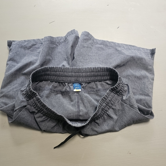 Old Navy Stretchtech Gray Shorts Large 10-12 - Picture 8 of 9